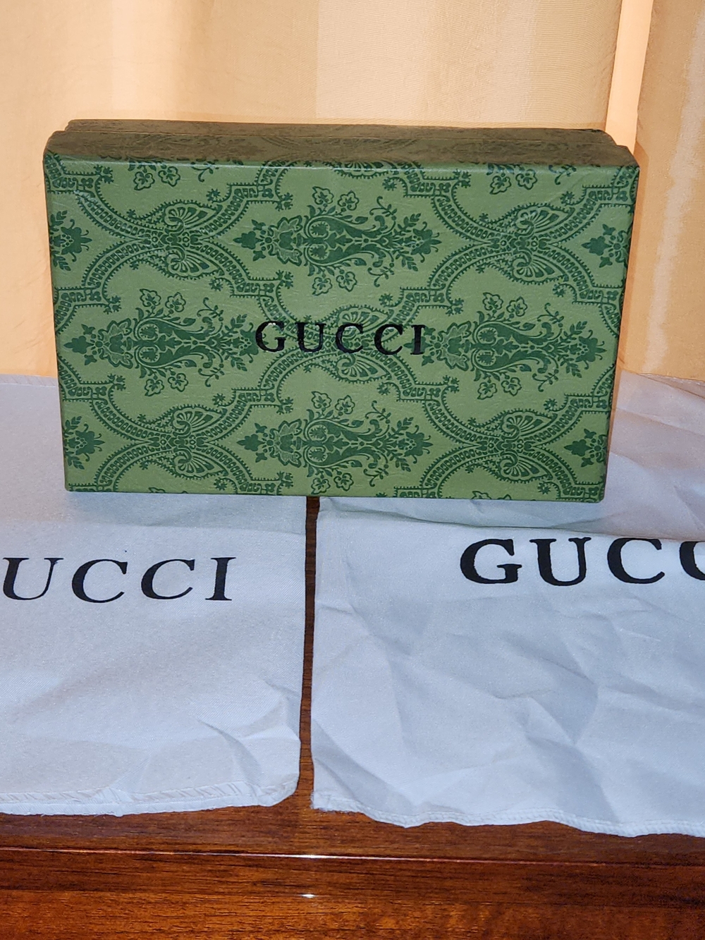 3pcs Gucci Green box and 2 Gucci Logo dust bags - Picture 3 of 15